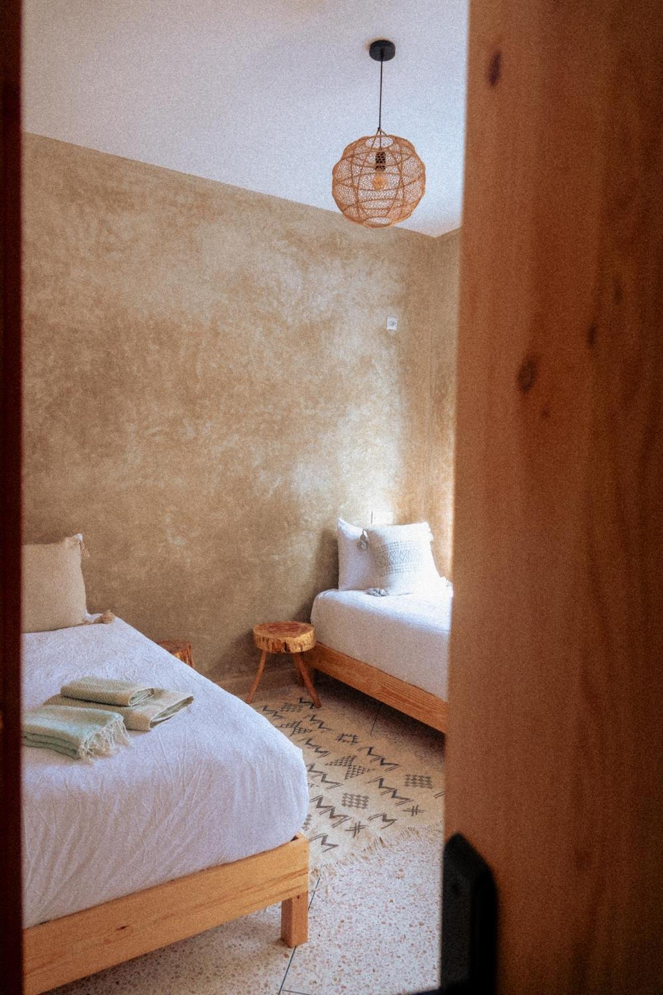 Melo Surf And Yoga Hotel Tamraght Eksteriør billede