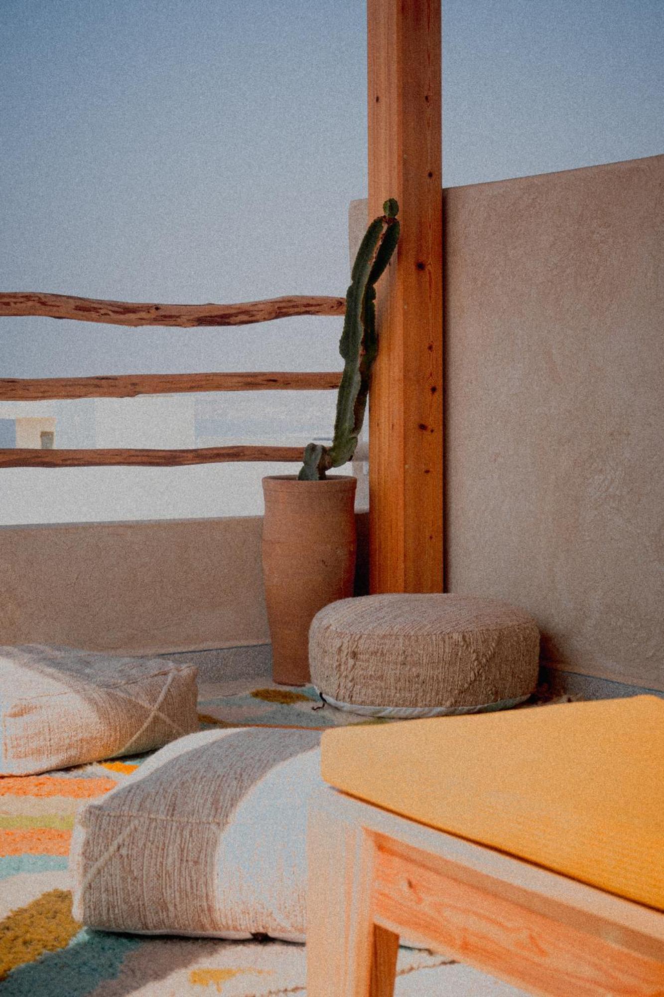 Melo Surf And Yoga Hotel Tamraght Eksteriør billede
